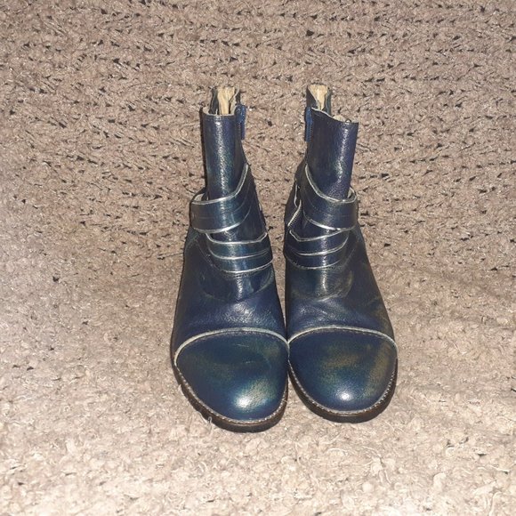 DKODE-Distressed Blue Leather/Silver Accents-Zip Strappy Booties-Sz 38-Near Mint - Picture 3 of 7